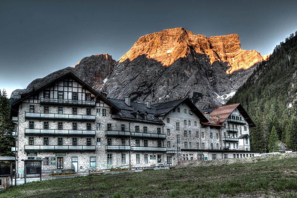 Hotel in den Bergen