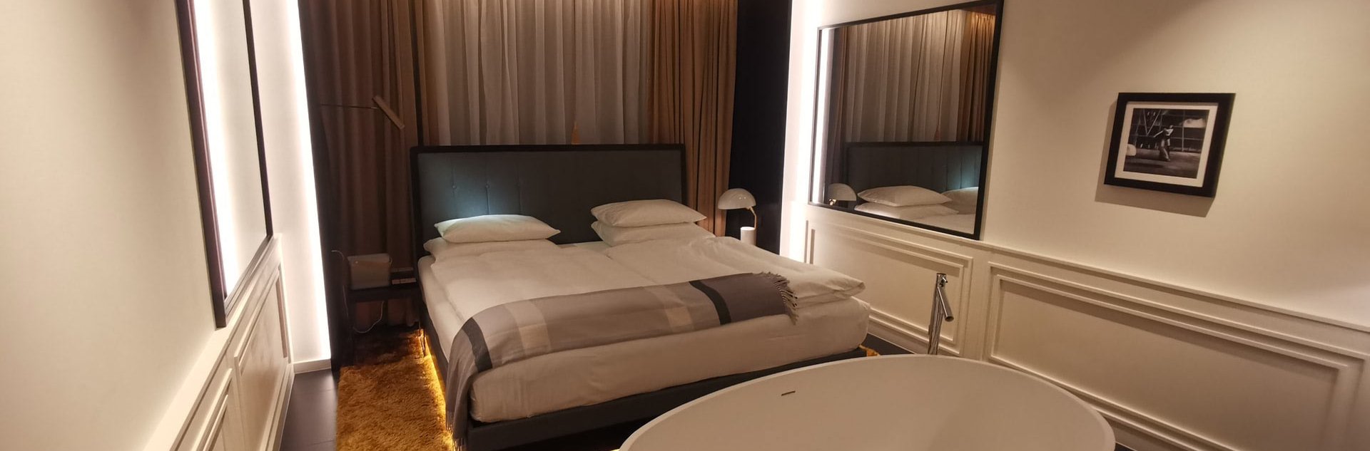Hotelzimmer mit Badewanne